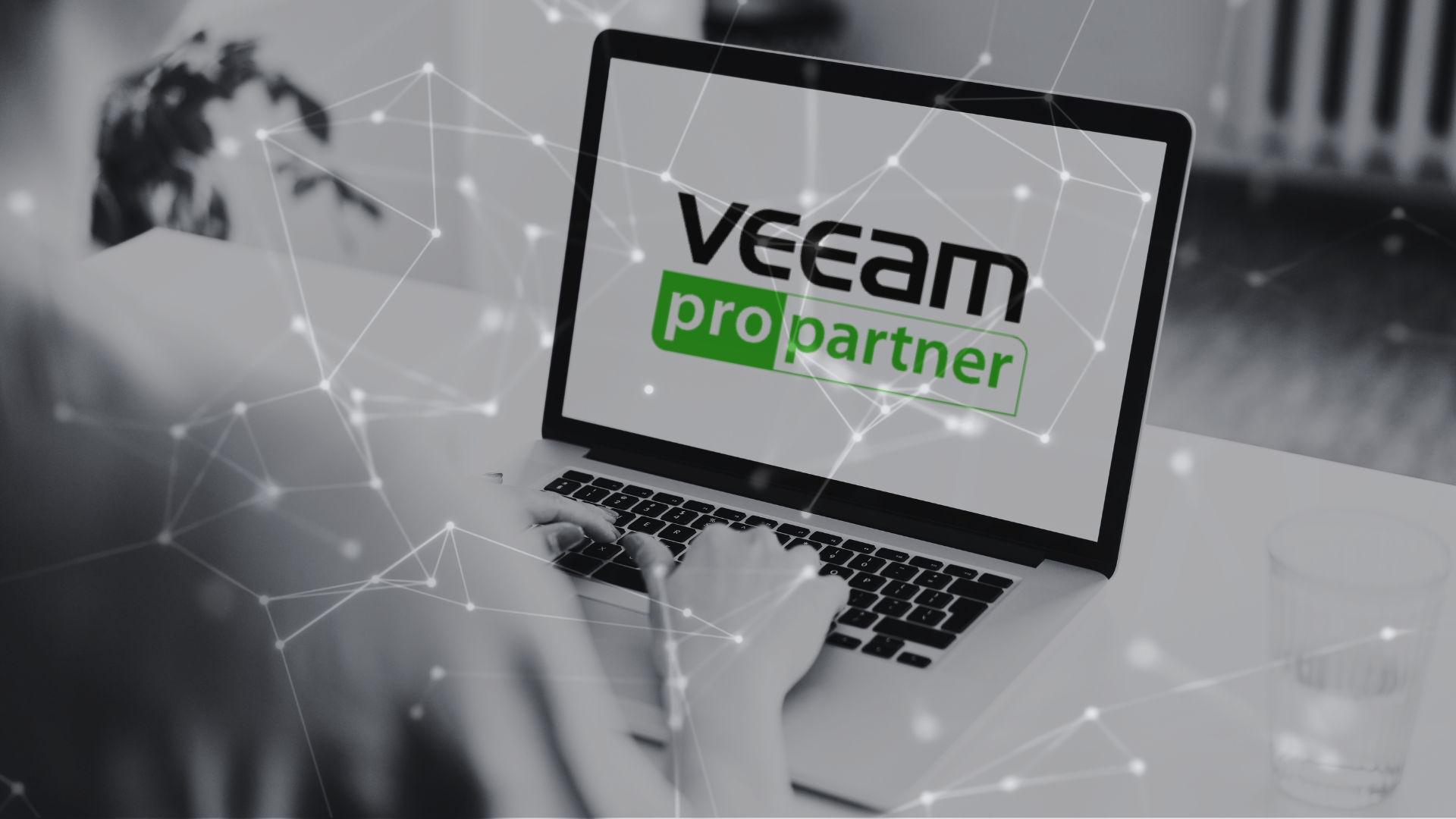 Laptop with Veeam logo on the screen